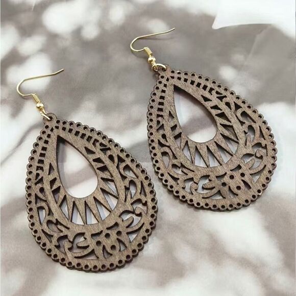 NEW … BOHEMIAN STYLE WOODEN HOLLOW PATTERN DROP EARRINGS - Picture 2 of 6